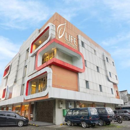 Life Hotel Stasiun Kota Surabaia Exterior foto