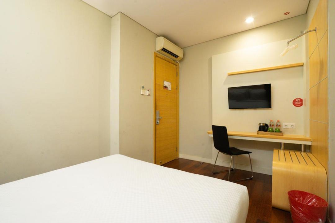 Life Hotel Stasiun Kota Surabaia Exterior foto
