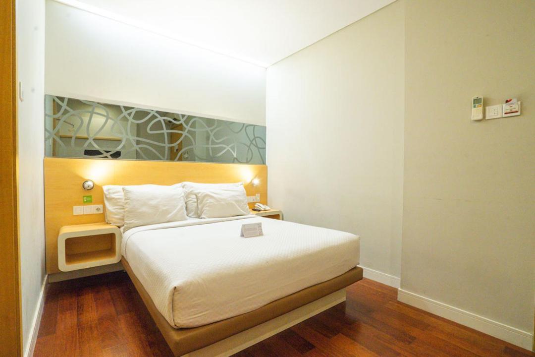 Life Hotel Stasiun Kota Surabaia Exterior foto