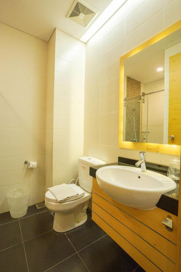 Life Hotel Stasiun Kota Surabaia Exterior foto