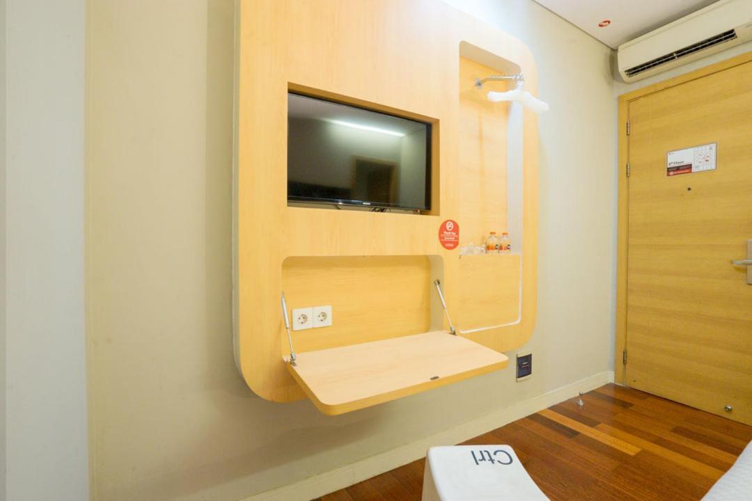 Life Hotel Stasiun Kota Surabaia Exterior foto