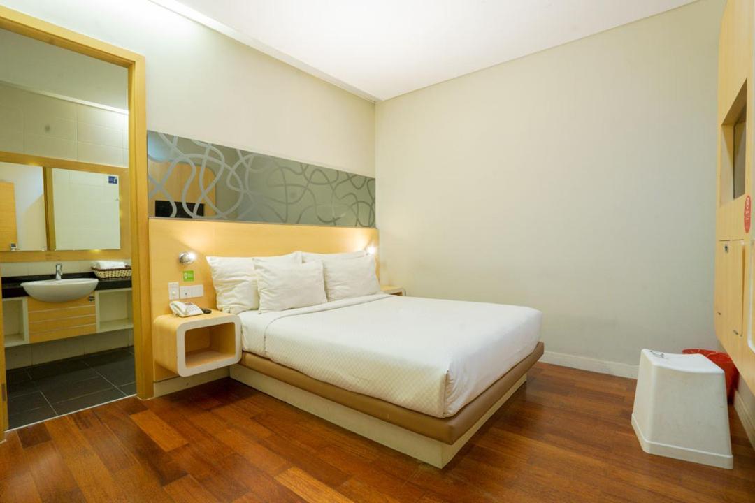 Life Hotel Stasiun Kota Surabaia Quarto foto