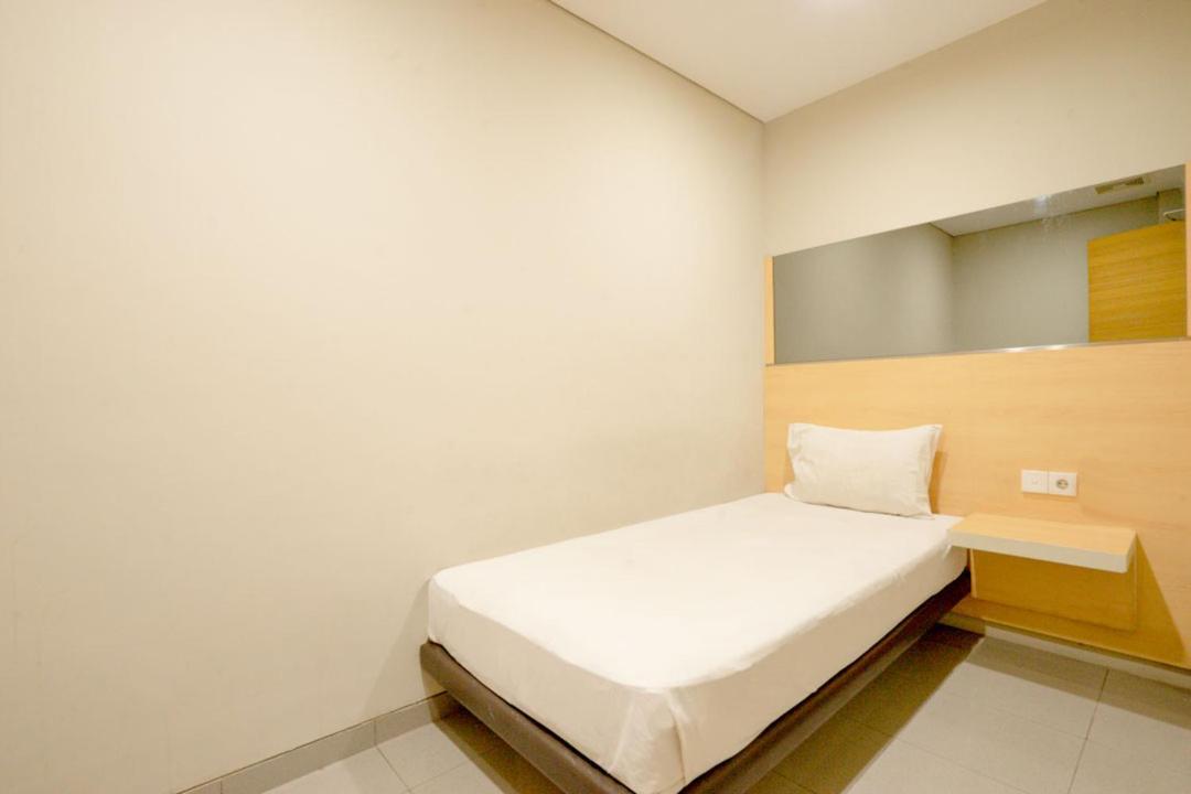 Life Hotel Stasiun Kota Surabaia Quarto foto