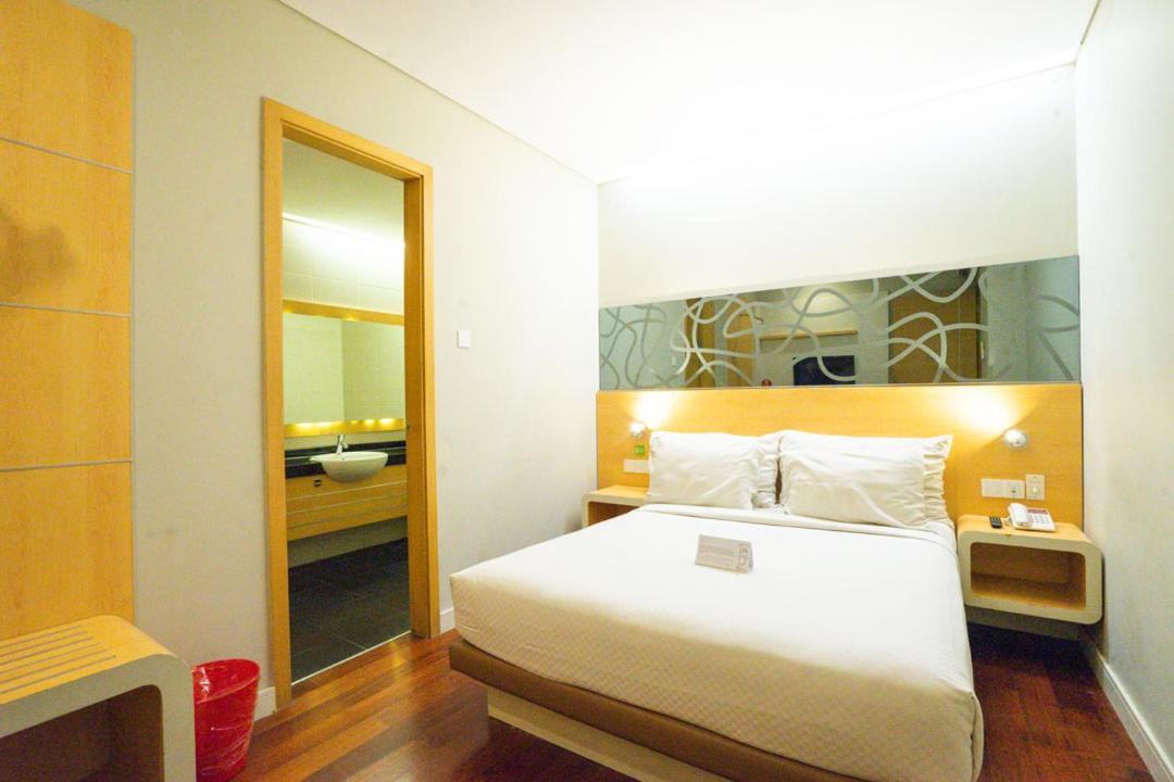 Life Hotel Stasiun Kota Surabaia Quarto foto