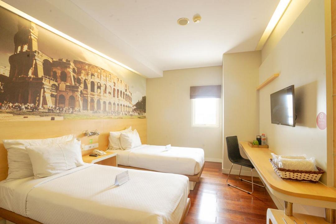 Life Hotel Stasiun Kota Surabaia Quarto foto